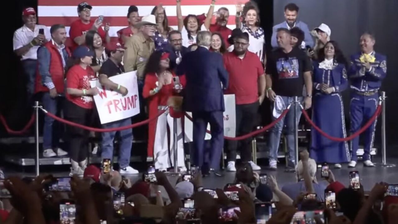 News20 Supporters Seated Behind Trump at Rally in Arizona Rushed to ER
